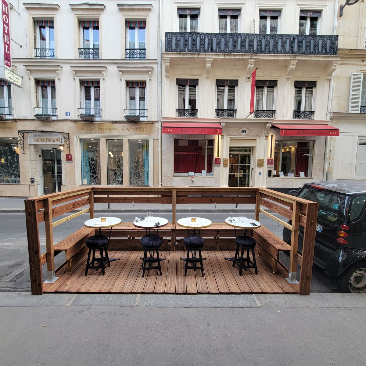 Vue d'ensemble de la terrasse de Pouët-Pouët rue Victor Massé